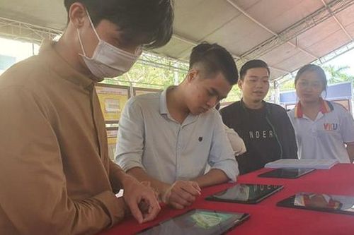 Trưng bày nhiều hiện vật, tư liệu quý khẳng định Hoàng Sa, Trường Sa của Việt Nam