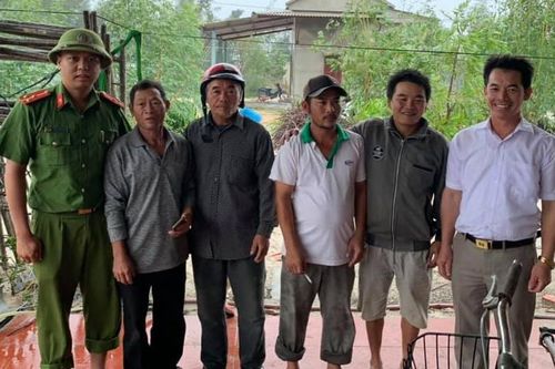 Những lấp lánh từ trong tâm lũ