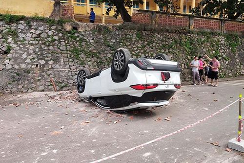 Toyota Corolla Cross tại Việt Nam có thể 'đâm thủng tường'?