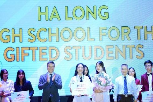 Hướng tới cộng đồng tiếng Anh từ Cuộc thi hùng biện quốc gia
