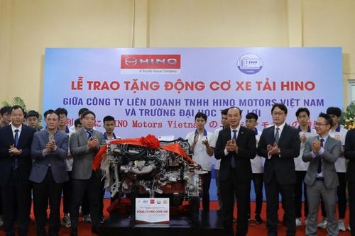 HMV trao tặng động cơ Hino cho Trường Đại học Thủy lợi