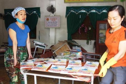 Thầy trò vùng lũ vượt khó đến trường: Chạy đua với thời gian