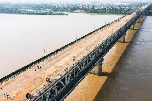 Đề nghị sửa chữa đường dẫn lên cầu Thăng Long