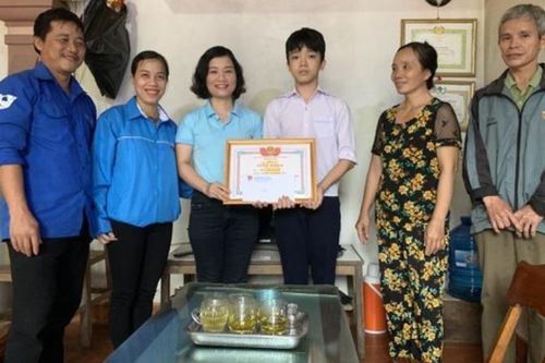 Nam sinh cứu hai bạn bị đuối nước