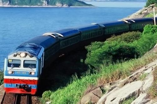 Từ ngày 5/11, chạy lại tàu khách Thống Nhất SE5/SE6 sau thời gian bị gián đoạn do mưa bão