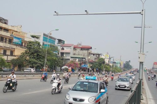 Xử lý vi phạm giao thông qua hình ảnh: Dân toát mồ hôi đi nộp phạt