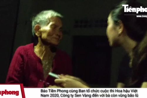 Cứu trợ người dân vùng bão Quảng Ngãi trong ánh đèn pin điện thoại