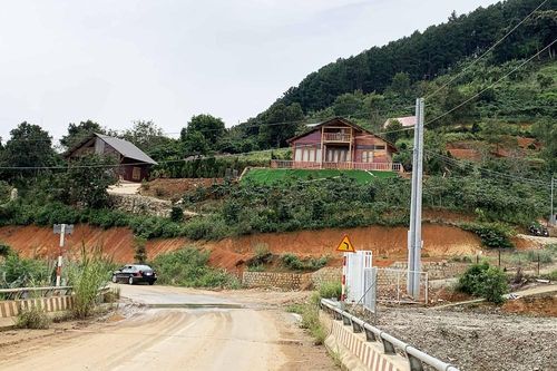 Ngôi làng mọc trên đất rừng: Huyện nói 'không vô cảm' nhưng...