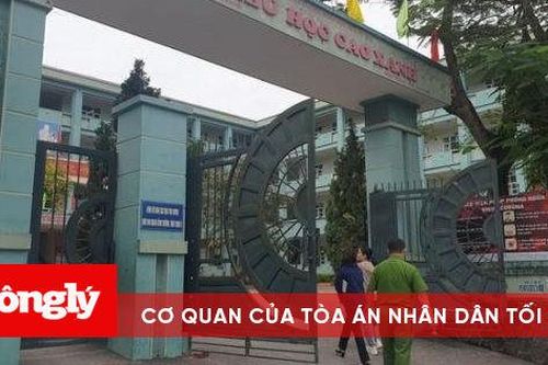 Chen nhau qua cổng trường, một phụ huynh bị đâm trọng thương