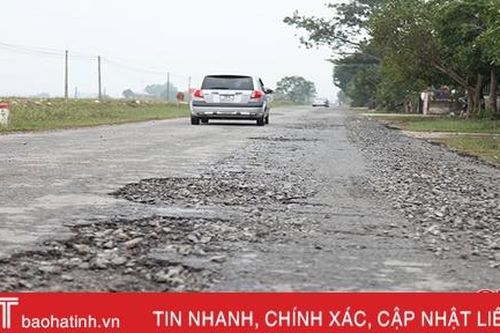 Sau mưa lũ, nhiều tuyến đường ở Can Lộc hư hỏng nặng