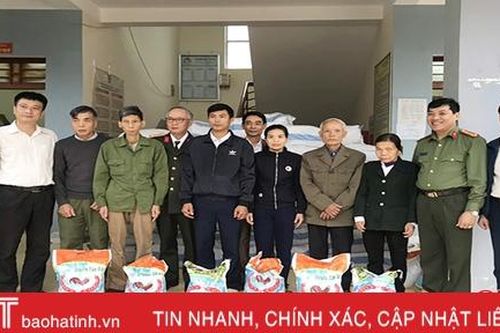 Hơn 300 triệu đồng đến với người dân vùng lũ Hương Khê