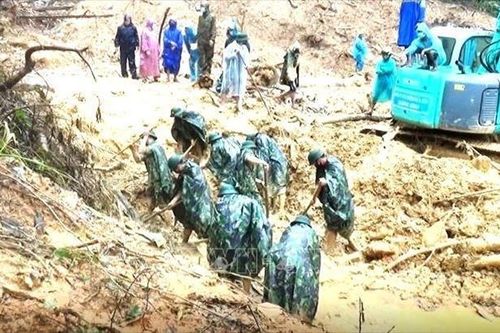 Điện thăm hỏi tình hình mưa lũ và sạt lở đất tại các tỉnh miền Trung