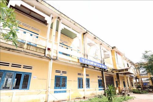 Nhiều điểm trường ở Quảng Ngãi vẫn ngổn ngang, các khối lớp học luân phiên