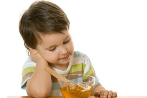 Bà mẹ bất cẩn khiến bé gái 10 ngày tuổi tử vong vì mật ong