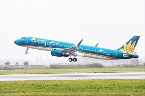 Khách nam đốt khăn trên máy bay Vietnam Airlines bị phạt 2 triệu đồng
