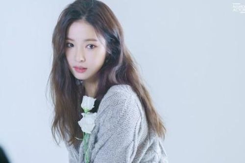 Shin Se Kyung đẹp tựa nữ thần trên tạp chí Allure: Trải lòng về phim 'Run On' sắp ra mắt