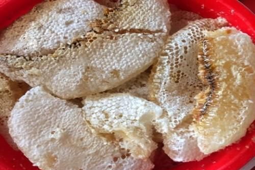 Mật ong trắng như sữa: Giá nửa triệu đồng một lít vẫn' hút khách' Hà Thành