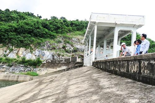 Chấn chỉnh thông báo xả lũ hồ chứa nước