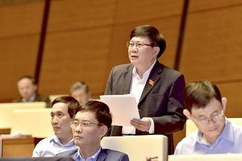 Quốc hội thảo luận tại hội trường về kinh tế - xã hội