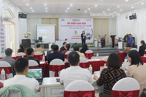 Tập huấn chương trình giáo dục 'An toàn giao thông cho nụ cười ngày mai' cho giáo viên cấp THCS