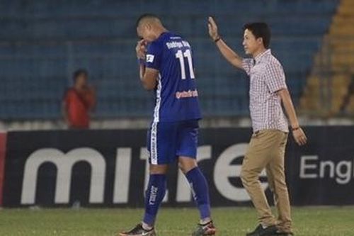 Số phận nhà vô địch V..League xuống hạng