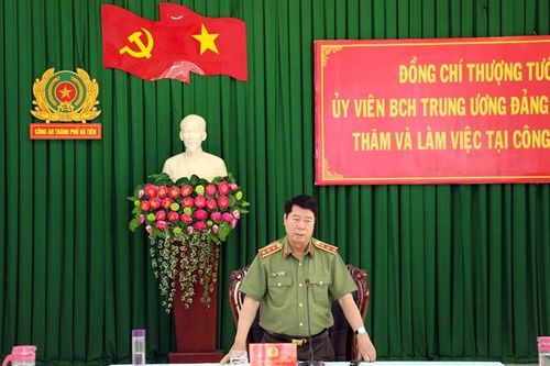 Thứ trưởng Bùi Văn Nam thăm và làm việc Công an TP Hà Tiên