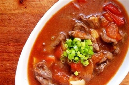 Thịt bò hầm sốt cà chua đơn giản nhưng cả nhà đều thích