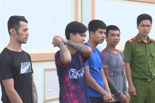 Khởi tố nhóm côn đồ chém trọng thương khách tại quán karaoke ở Đắk Lắk