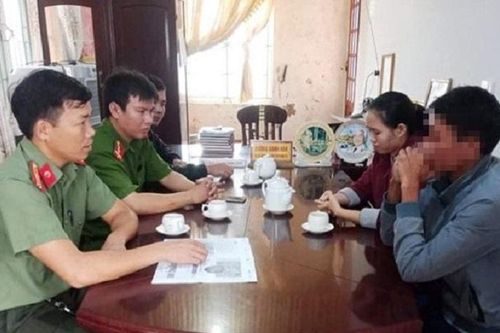 Triệu tập 2 phụ nữ ở Hà Tĩnh đăng tin sai sự thật cứu trợ lũ lụt