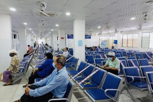 Bản tin dịch COVID-19 trong 24h: Đôn đốc, nhắc nhở, yêu cầu đeo khẩu trang tại các cảng hàng không, nhà ga