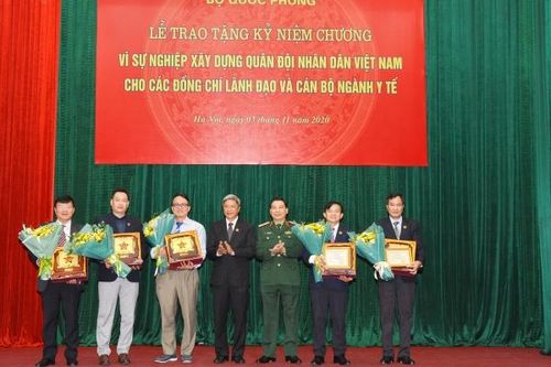 Lễ trao tặng Kỷ niệm chương 'Vì Sự nghiệp xây dựng Quân đội nhân dân Việt Nam'