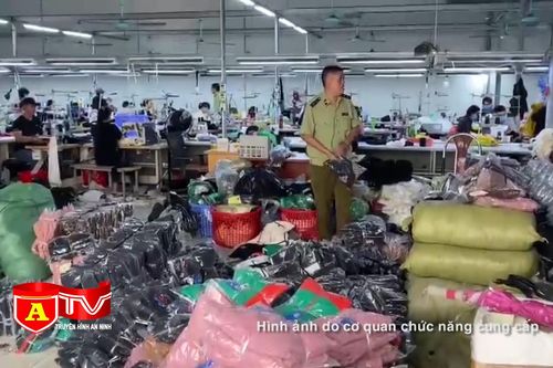 Hà Nội: Phát hiện hàng nghìn quần áo giả nhãn mác của thương hiệu đã đăng ký bảo hộ