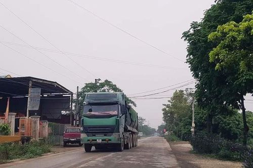 Khốn khổ vì xe quá tải