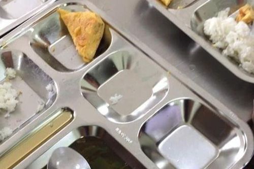 'Bữa ăn bán trú tùy thuộc vào lương tâm, trách nhiệm của hiệu trưởng'