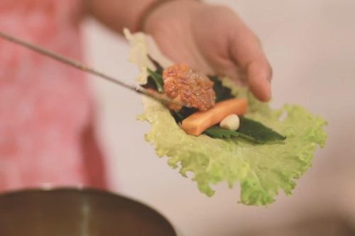 Cách làm bò nhúng kim chi chấm sốt Hàn Quốc