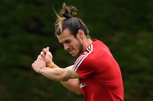 Tottenham đào lỗ golf trên sân tập cho Bale