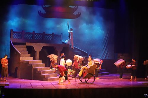 Sân khấu vẫn thiếu hơi thở cuộc sống