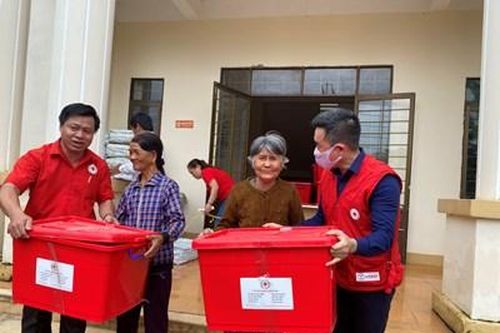 Quốc tế hỗ trợ Hội Chữ thập đỏ Việt Nam triển khai các hoạt động trợ giúp người dân bị ảnh hưởng do mưa lũ