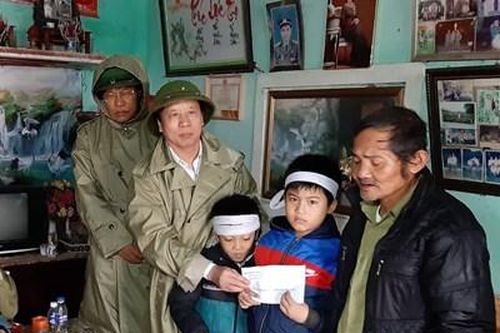 Doanh nhân Nghệ An và Hà Tĩnh tại TP Hồ Chí Minh trao gần 1,2 tỷ đồng cho đồng bào miền Trung khắc phục thiên tai