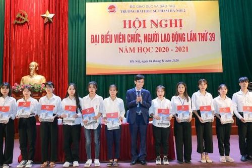Trường ĐHSP HN 2 quyên góp ủng hộ đồng bào miền Trung bị lũ lụt