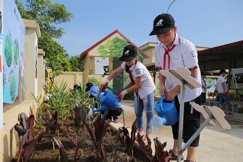 Thầy cô đồng hành bên trò sau thiên tai