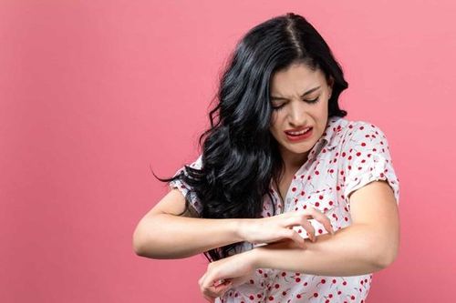 Cảnh báo những bệnh về da thường gặp sau mưa lũ