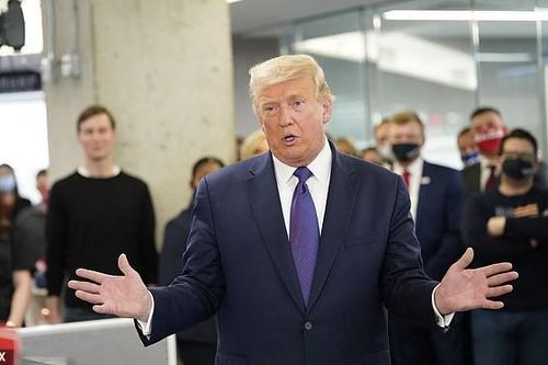 Hai ông Trump - Biden làm gì khi chờ kết quả bầu cử?