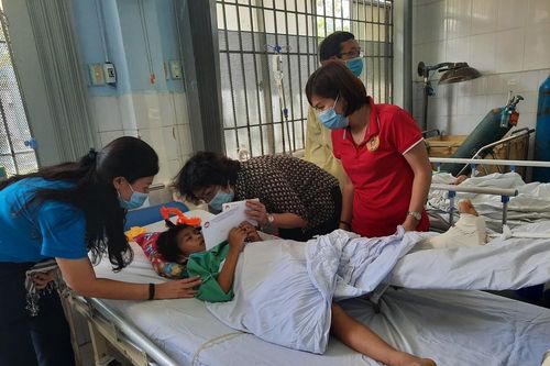 Hơn 70 tỷ đồng từ TPHCM hỗ trợ bà con miền Trung