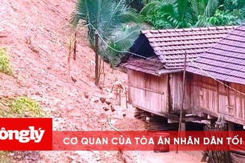Lo sợ bị sạt lở, chuyển cán bộ xã về nhà dân làm việc