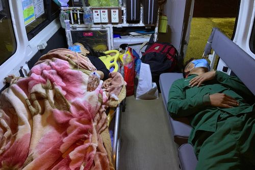 Bão số 10: Đảo Cù Lao Chàm bị cô lập, khẩn cấp cứu 2 người nguy kịch
