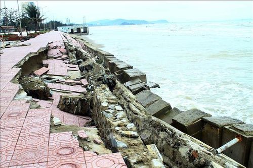Dự kiến 30/3/2021 sẽ khắc phục xong hư hỏng hệ thống kè biển tại thị xã Cửa Lò