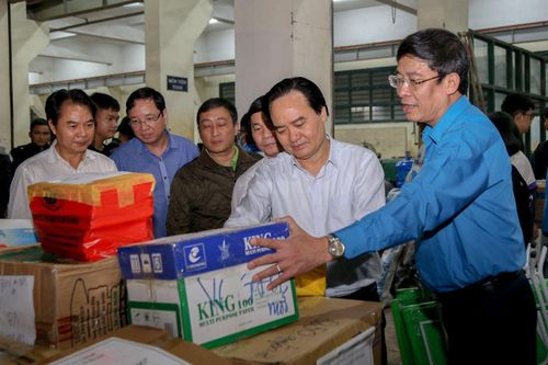 Hơn 22.000 bộ sách giáo khoa, cuốn vở viết được gửi về miền Trung