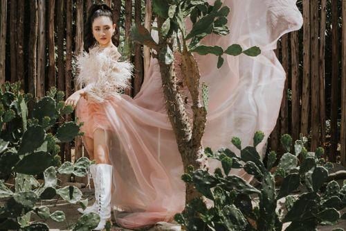 Phiên bản nhí của Hà Lan Mắt Biếc diện đồ cực cool, bắt trend BlackPink