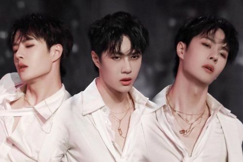 Khêu gợi trên sân khấu, Vương Nhất Bác trở thành 'Ông hoàng quyền lực' của Hoa ngữ